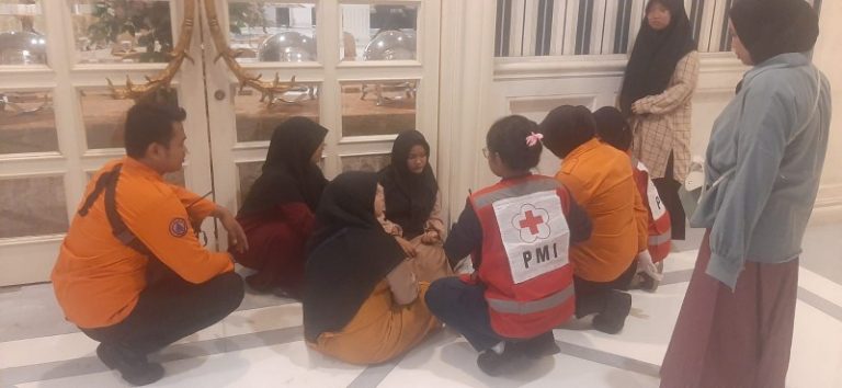 Kecerobohan Gedung Grand Empire Palace: 49 Orang Terjebak dalam Lift