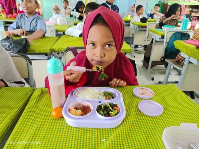 Anak Sekolah Sarapan