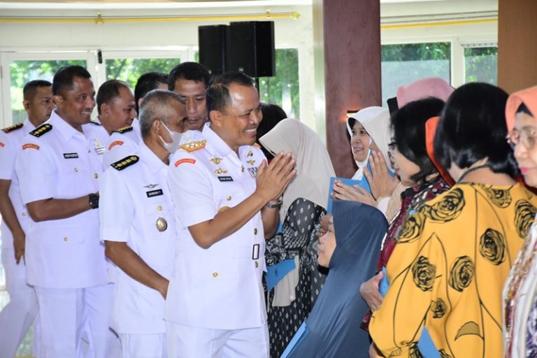 Komandan Puspenerbal Beri Warakawuri Tali Asih Jelang HUT ke-68 Penerbal