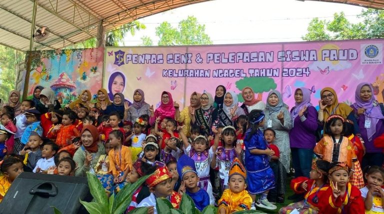 Rini Indriyani Apresiasi Penampilan dan Semangat Siswa PAUD Ngagel