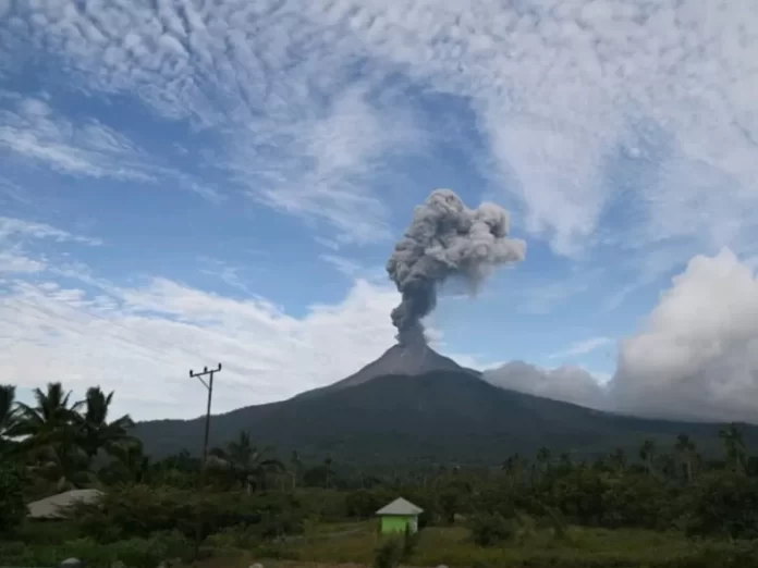 Gunung Lewotobi Laki-Laki