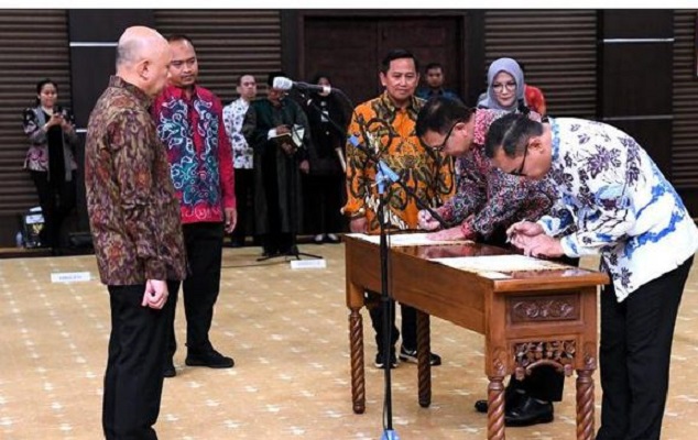 Menteri Teten Lantik Wientor Rah Mada