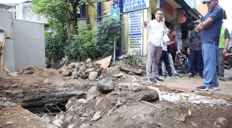 Pemkot Surabaya Bangun Saluran Crossing di Jalan Karah, Kecamatan Jambangan