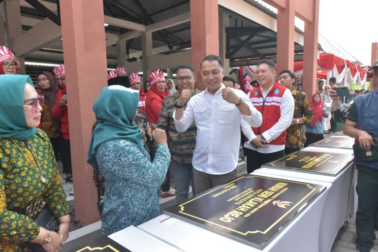 8 Tahun Terbengkalai, Wali Kota Eri Resmikan Gedung Serbaguna dan Fasum di Eks Lokalisasi Moroseneng