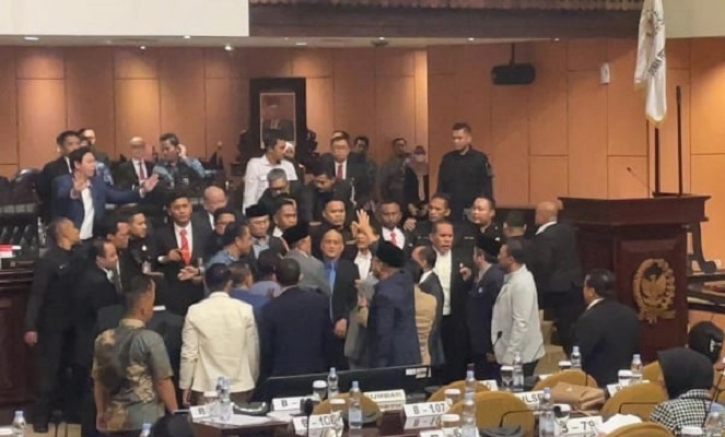 Rapat Paripurna DPD Ricuh