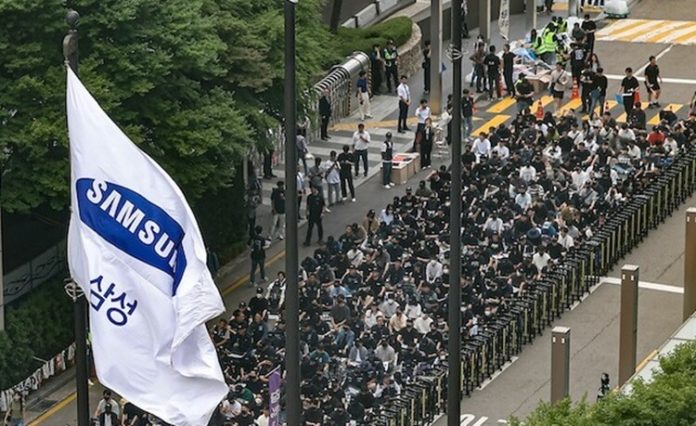 Buruh Samsung mogok kerja