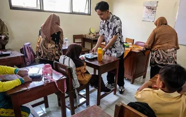 Gibran Uji Coba Makan Bergizi Gratis