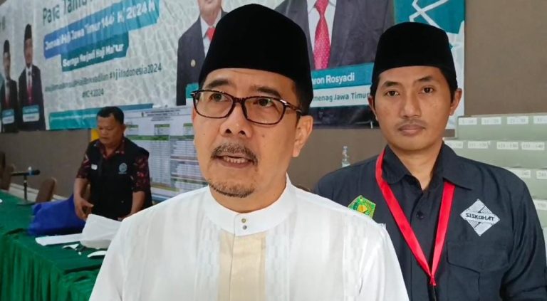 Suasana Haru Mewarnai Kedatangan Jemaah Haji Asal Probolinggo di Debarkasi Surabaya