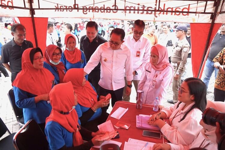 Bank Jatim Buruh Pabrik Rokok