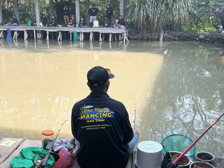 Jauh dari Keramaian Trend Wisata Mancing di Jatim Alternatif Liburan Segar
