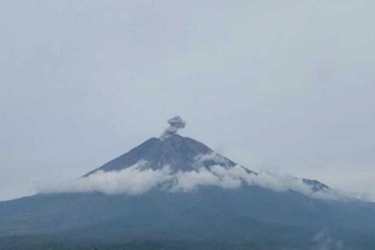 Gunung Semeru Peningkatan Erupsi