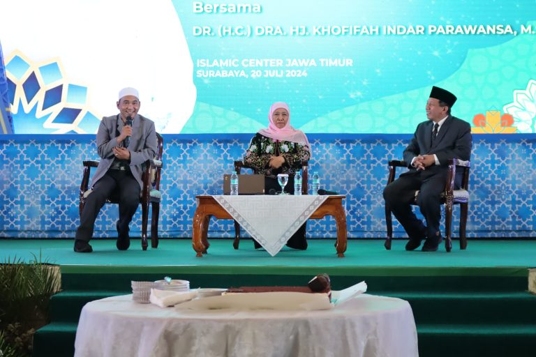 Ribuan Santri Jawa Timur Hadir dalam Forum “Silaturahmi Akbar”, Khofifah Gubernur Jatim Periode 2019-2024