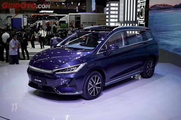 Harga BYD M6 MPV Listrik Pertama