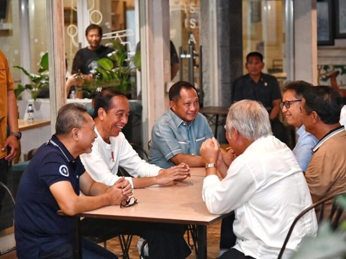 Jokowi malam kafe