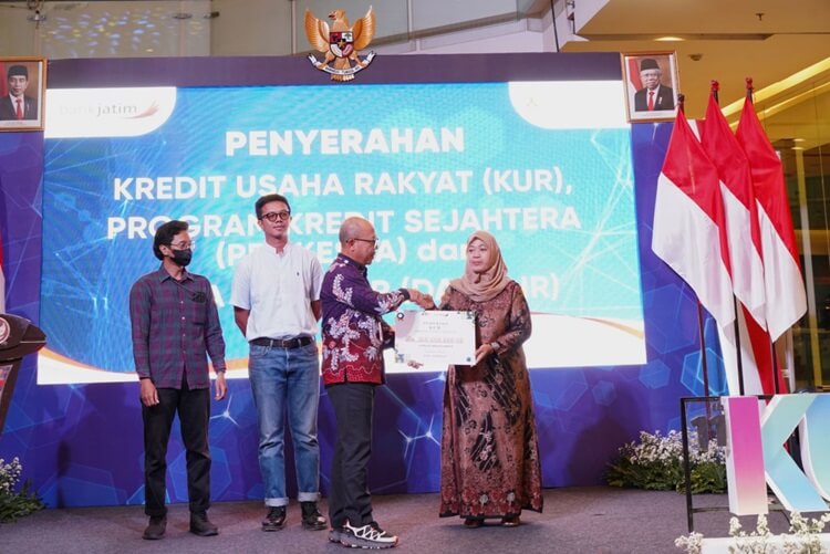 Dorong Geliat Aktivitas Ekonomi di Jawa Timur, Bank Jatim Salurkan KUR dalam Kegiatan K-UKM Expo 2024