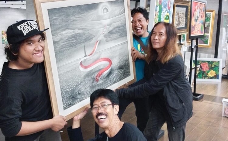 Jangan Lewatkan! Lukisan “Merah Putih” Karya Roman C Memukau Pengunjung di Pameran “City of Heroes”