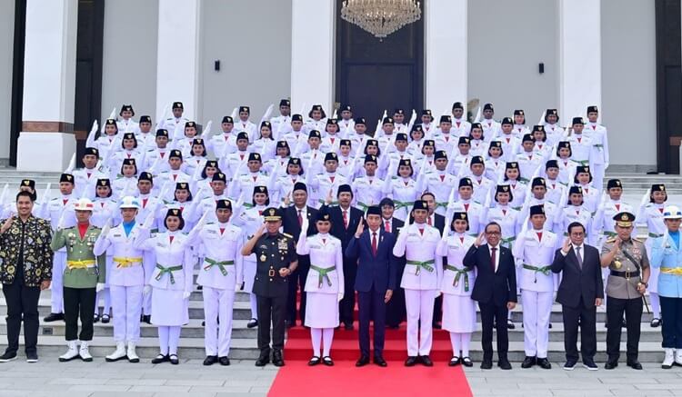 Paskibraka Lepas Hijab