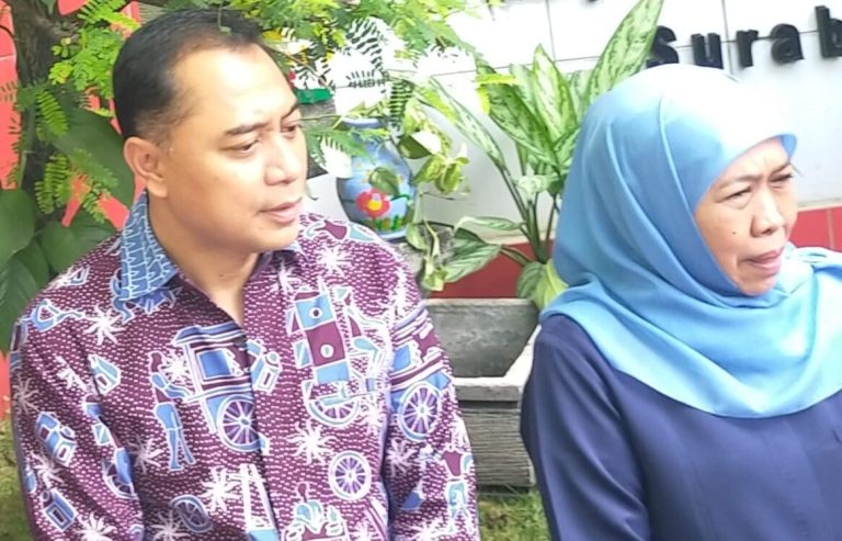 Risma Respon Santai Soal Kedekatan Eri Cahyadi Dengan Pesaingnya Di Pilgub