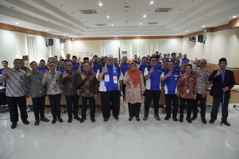 Pemerintah Provinsi Jawa Timur Kukuhkan Pengurus Relawan TIK Periode 2024-2028 untuk Mempercepat Transformasi Digital