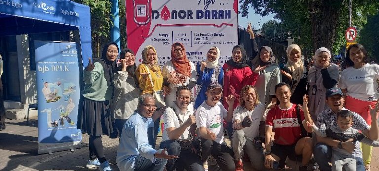 Baksos’e Suroboyo Bersama Bank BJb Cabang Darmo Gelar Aksi Sosial Donor Darah dan UMKM di Taman Bungkul