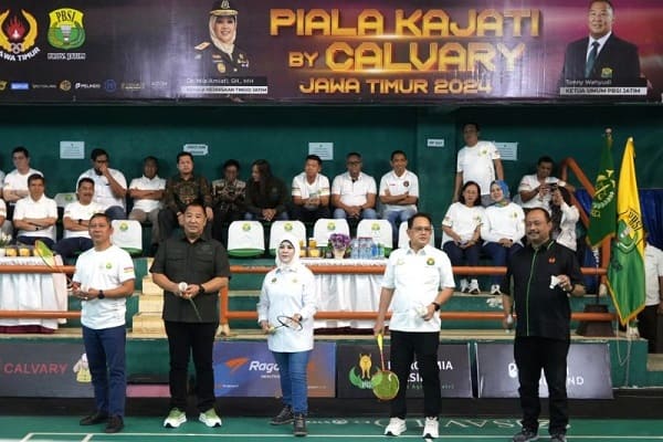 Pj Gubernur Jatim Apresiasi Piala Kajati