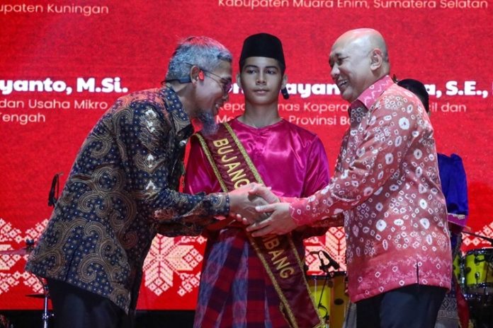 Tanda Jasa Bakti Koperasi UKM