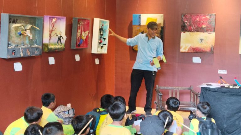 Tayangan Menuju Dunia Seni: Workshop Kolase Seru di Moving Art Exhibition
