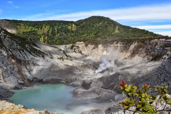Gunung Tangkuban Perahu