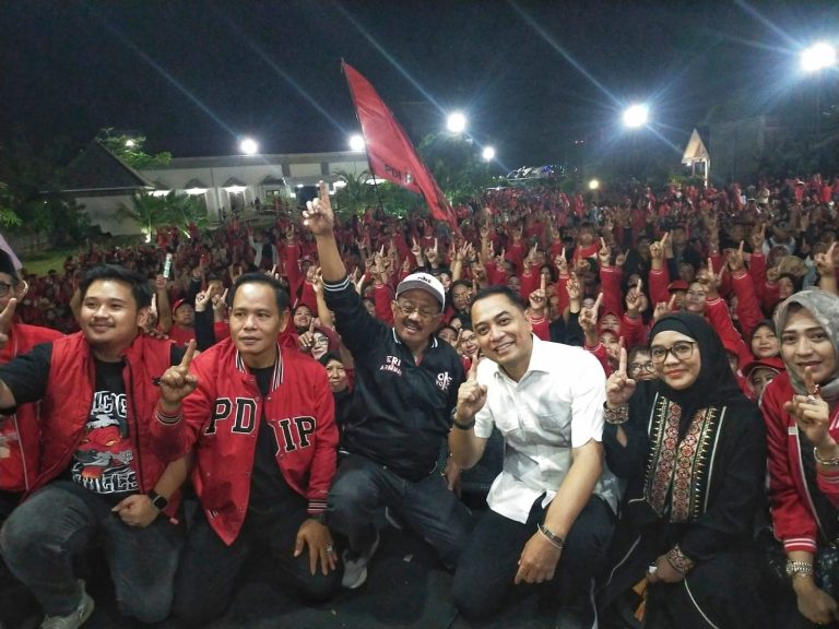 Dihadiri 4.000 Lebih Pendukungnya, PDIP Gelar Kampanye Akbar di Kecamatan Pakal