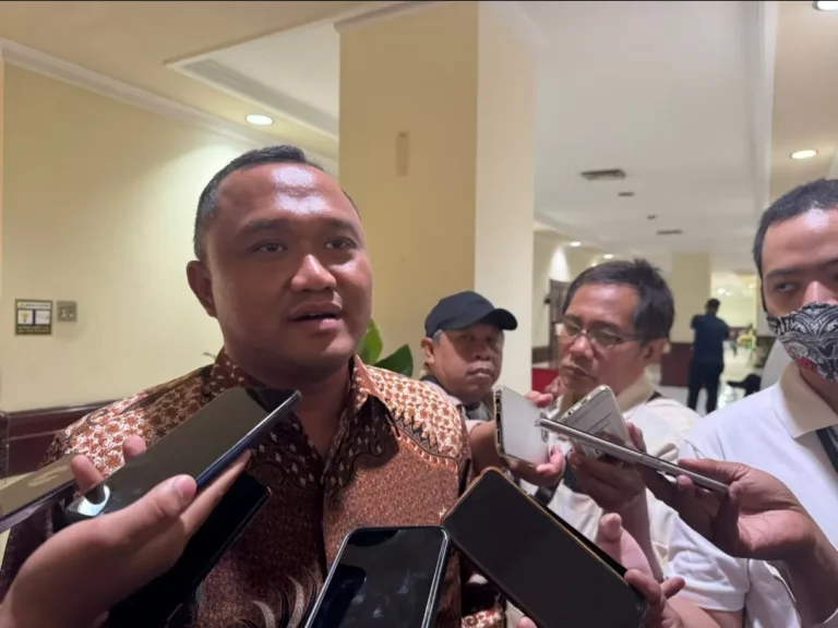Agus Priyo Bahas Strategi Penyelesaian Utang dan Revitalisasi Pasar dalam Rapat Koordinasi dengan DPRD Surabaya
