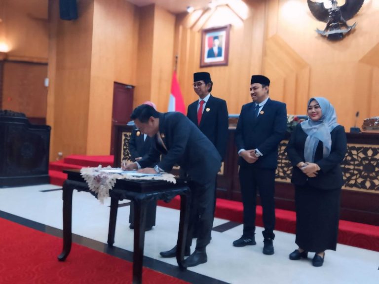 DPRD Surabaya Tetapkan Empat Pimpinan Dewan untuk Periode 2024-2029