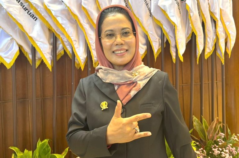 Ketua Komisi E Sri Untari Siap Tuntaskan Permasalahan Guru Honorer dan Kemiskinan Ekstrem