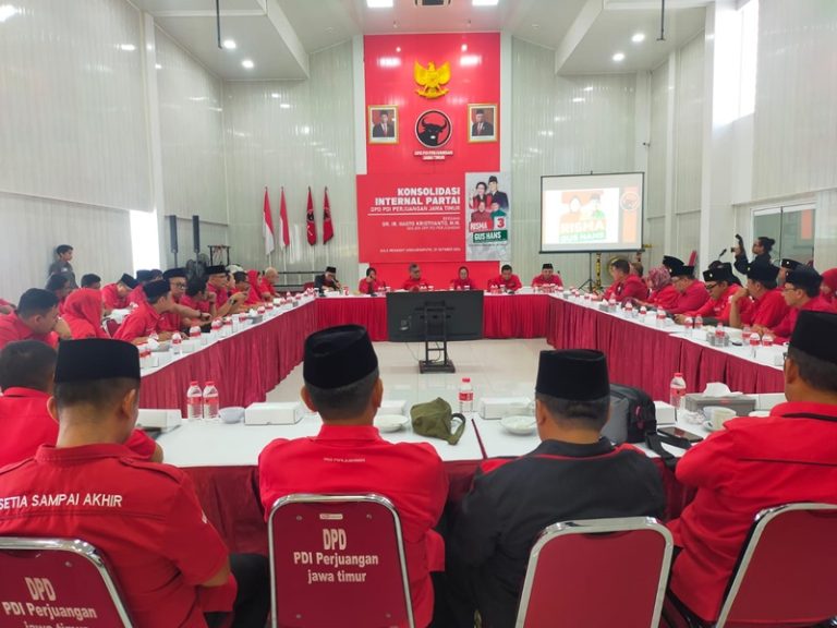 Safari Politik ke PDI Perjuangan Jatim, Hasto Targetkan Risma-Gus Hans Menang Total