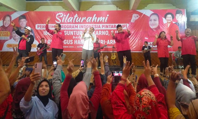 PDI Perjuangan Kota Surabaya Bagikan 1083 Program Indonesia Pintar (PIP) di 7 Kecamatan