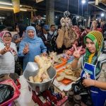 Histeris Pedagang Pasar Besar Malang Sambut Khofifah, Gelorakan Semangat Harus Menang