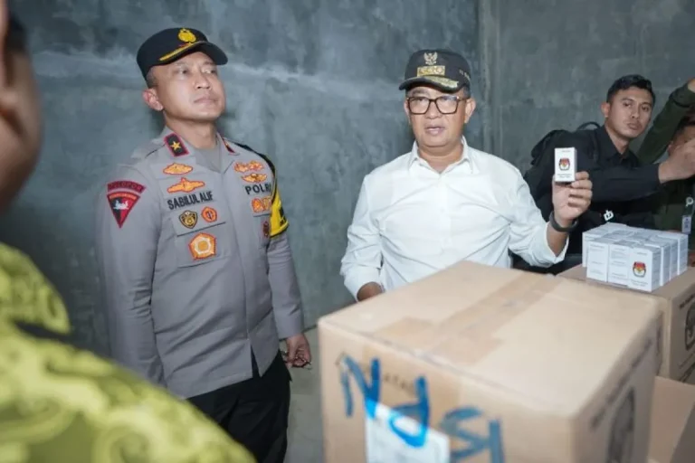 Akmal Malik Tinjau Logistik Pilkada di Kantor KPU Paser