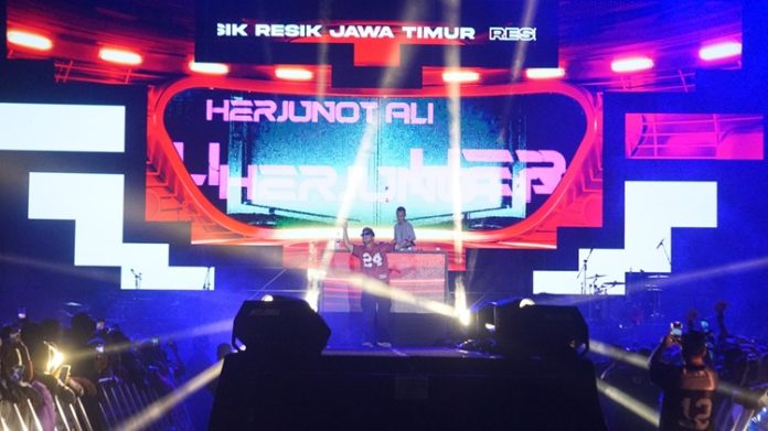 Konser Surabaya Satu Suara Resik-Resik Jawa Timur