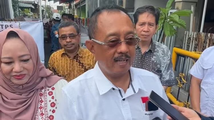Cak Ji Coba Makan Siang Gratis Usai Beri Hak Suaranya di TPS 17 Ngagelrejo