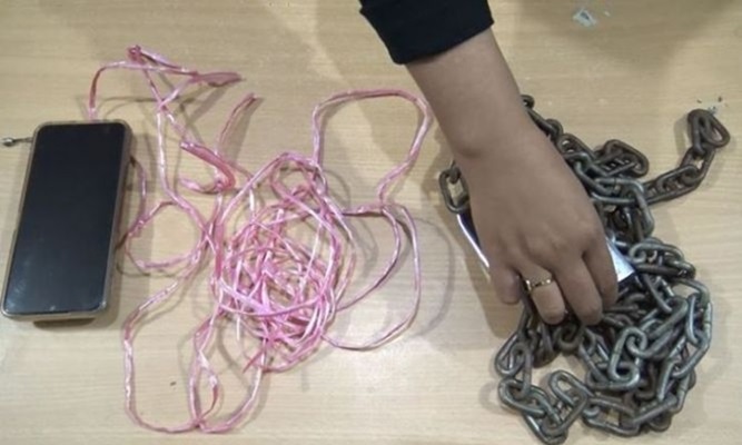 Viral Video Anak Perempuan Dirantai