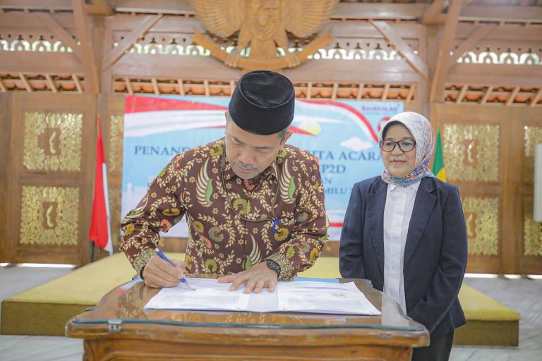 Pemkot Bandung Serahkan Hibah Partai Politik Anggaran 2024-2029 Senilai Rp 11,5 Miliar