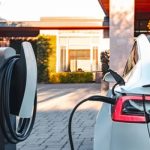 PLN Ungkap Daya Listrik Minimum untuk Bisa Charger Mobil Listrik di Rumah.