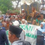 Gerebek Bawaslu, Massa Tolak Hasil Pilkada Sumenep.