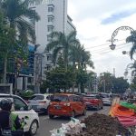 Proyek Galian Kabel Pemkot Bandung Bikin Macet Jalan Asia Afrika.