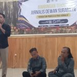 Bimtek Jurnalis Dewan Surabaya Tetap Khidmat di Bawah Guyuran Hujan 1
