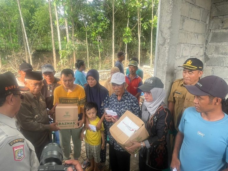 Peduli Bencana Malang Selatan, Bank Jatim Salurkan Bantuan Kepada Para Korban