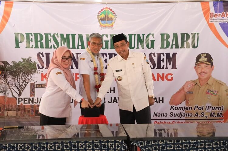 Tingkatkan Layanan Pendidikan Difabel, Sekda Jateng Resmikan SLB Negeri Lasem