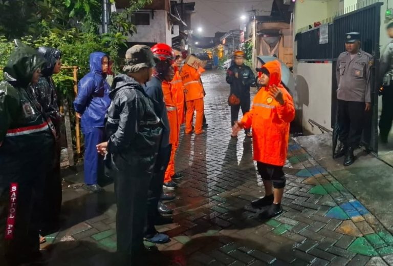 Balita 3,5 Tahun Hanyut Terseret Arus Selokan Akibat Hujan Deras