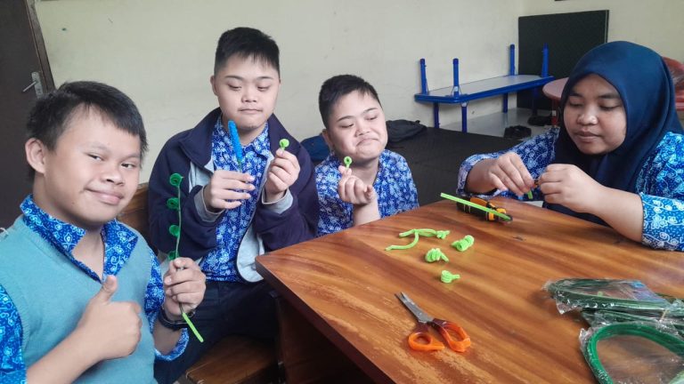 Program MSG Belum Merata: Siswa SLB Butuh Perhatian Lebih