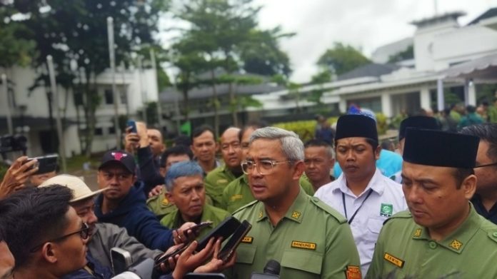 Walikota Bandung Farhan