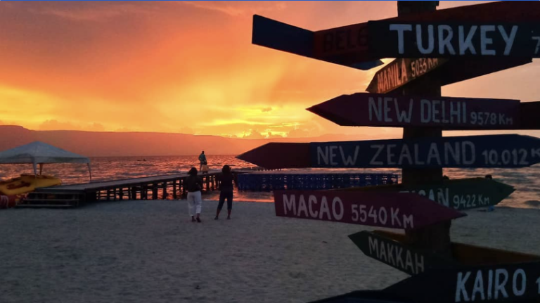 Menyusuri Keindahan 5 Pantai Pasir Putih di Sekitar Danau Toba